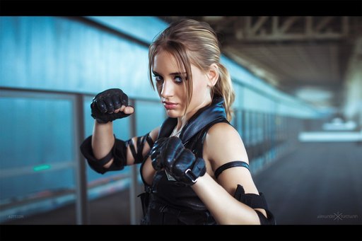 Mortal Kombat - Cosplay Kitana VS Sonya Blade